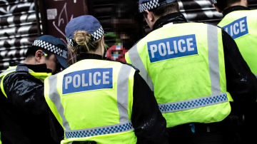 جريمة مروعة تهز مدينة هودرزفيلد البريطانية .. ماذا حدث؟