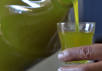 السماح لكل عائلة قادمة من فلسطين بإدخال خمس تنكات من زيت الزيتون