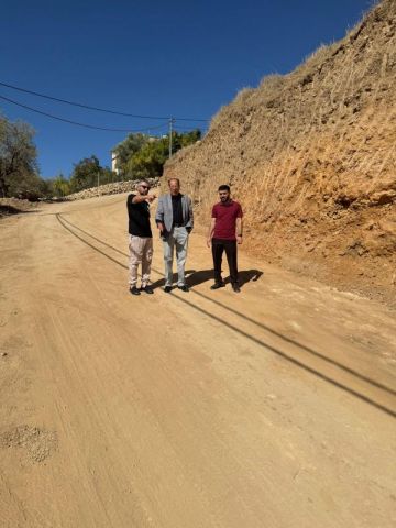 مشروع لتعبيد طريق المشيرفة والصافح في كفرنجة مشروع لتعبيد طريق المشيرفة والصافح في كفرنجة