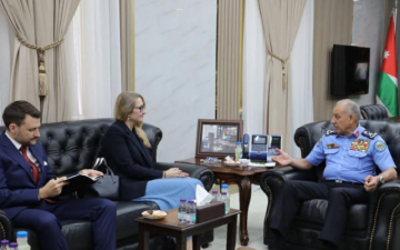 مدير الأمن العام يلتقي سفيرة جمهورية التشيك في عمان