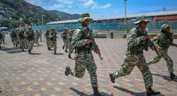 فنزويلا تحشد قواتها وميليشياتها مع اقتراب الجيش الأميركي