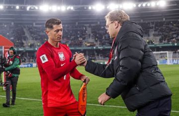 كلاسيكو بلا هداف.. قرار ليفاندوفسكي يغضب برشلونة ويثير الجدل! كلاسيكو بلا هداف.. قرار ليفاندوفسكي يغضب برشلونة ويثير الجدل!