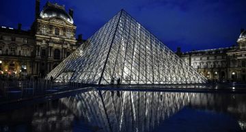 اللوفر: القبض على 5 مشتبهين والكنز لا يزال مفقودا اللوفر: القبض على 5 مشتبهين والكنز لا يزال مفقودا