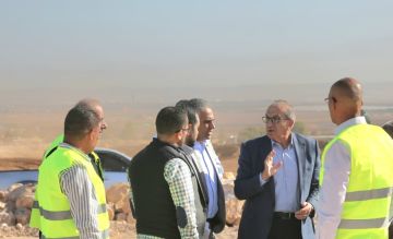 وزير الأشغال يتفقد سير العمل في طريق إربد الدائري ويوجه بتسريع إزالة العوائق