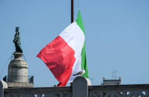 إيطاليا .. القبض على زعيم مافيا بعد هروبه لمدة 5 سنوات إيطاليا .. القبض على زعيم مافيا بعد هروبه لمدة 5 سنوات