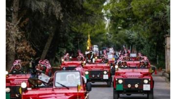 الملك يصل مجلس الأمة متوسطا الموكب الأحمر الملك يصل مجلس الأمة متوسطا الموكب الأحمر
