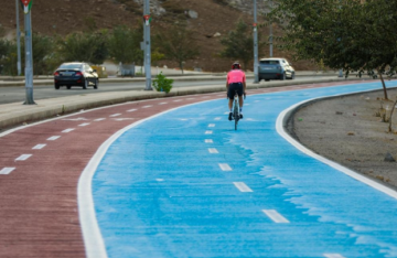 أمانة عمان تنفذ ممشى في شارع الستين بمنطقة زهران