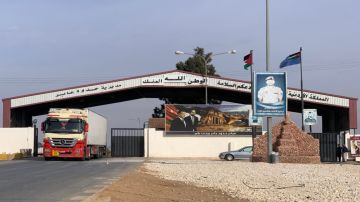 لجنة النقل الأردنية السورية تبحث معالجة تحديات حركة العبور بين البلدين لجنة النقل الأردنية السورية تبحث معالجة تحديات حركة العبور بين البلدين