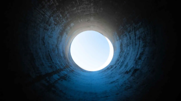 اليمن .. مصرع رجل وامرأة اختناقا داخل مدفن للحبوب اليمن .. مصرع رجل وامرأة اختناقا داخل مدفن للحبوب