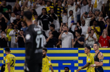 تفاعل واسع مع تصرف رونالدو تجاه حارس الفتح بعد تصديه لركلة الجزاء (فيديو) تفاعل واسع مع تصرف رونالدو تجاه حارس الفتح بعد تصديه لركلة الجزاء (فيديو)