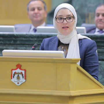 النائب تمارا ناصر الدين تنتقد مطالبة الخريجين العاطلين عن العمل بسداد القروض الجامعية