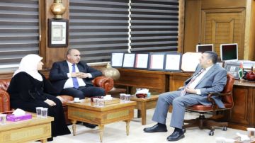 جامعة البلقاء والتنظيم المروري يبحثان حلولا عاجلة لمشكلة نقل الطلبة