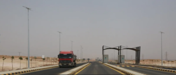 الأردن: مرور طريق العمري بـ85 قرشا و2.5 دينار للشاحنات الأردن: مرور طريق العمري بـ85 قرشا و2.5 دينار للشاحنات