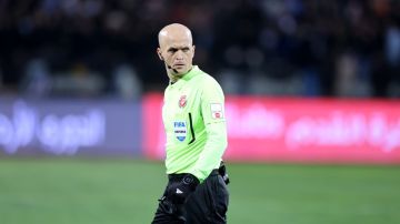 المخادمة يتألق في قيادة قمة السعودية والعراق ضمن ملحق كأس العالم