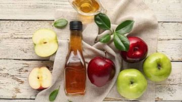 من مطبخك إلى جمالك وصحتك.. تعرفي على فوائد خل التفاح المذهلة