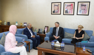 محافظة يبحث مع السفير البريطاني تعزيز التعاون في التعليم والتحول الرقمي محافظة يبحث مع السفير البريطاني تعزيز التعاون في التعليم والتحول الرقمي