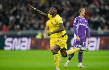 ميلان يقلب تأخره أمام فيورنتينا ويعتلي صدارة الدوري الإيطالي ميلان يقلب تأخره أمام فيورنتينا ويعتلي صدارة الدوري الإيطالي