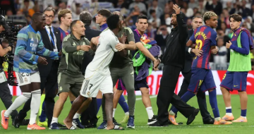 لاعبو ريال مدريد يطاردون لامين يامال .. والشرطة تتدخل لاعبو ريال مدريد يطاردون لامين يامال .. والشرطة تتدخل