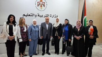 وزير التربية يلتقي رئيس وأعضاء وفد جمعية عون الثقافية الوطنية وزير التربية يلتقي رئيس وأعضاء وفد جمعية عون الثقافية الوطنية