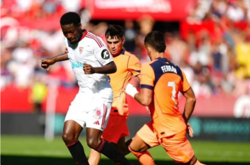 اشبيلية يهين برشلونة برباعية