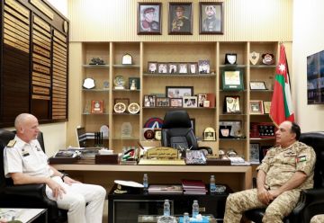 المساعد للعمليات والتدريب يلتقي وفدا عسكريا نيوزلنديا المساعد للعمليات والتدريب يلتقي وفدا عسكريا نيوزلنديا