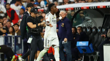 قارئ شفاه يكشف فحوى صراخ فينيسيوس في وجه مدرب ريال مدريد قارئ شفاه يكشف فحوى صراخ فينيسيوس في وجه مدرب ريال مدريد