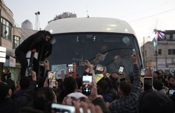 إعلام عبري: جهات أمنية بالاحتلال بدأت بإعداد قائمة الأسرى الفلسطينيين إعلام عبري: جهات أمنية بالاحتلال بدأت بإعداد قائمة الأسرى الفلسطينيين