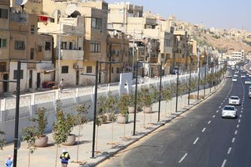 الامانة تباشر أعمال توسعة شارع الجيش في منطقة المحطة الامانة تباشر أعمال توسعة شارع الجيش في منطقة المحطة