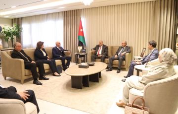 القاضي يلتقي رئيس وأعضاء مجلس مفوضي الهيئة المستقلة للانتخاب القاضي يلتقي رئيس وأعضاء مجلس مفوضي الهيئة المستقلة للانتخاب