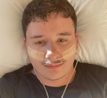 والد شاب من الكرك يناشد وزير الصحة للموافقة على استثناء علاجي لابنه المصاب بمرض نادر في المريء