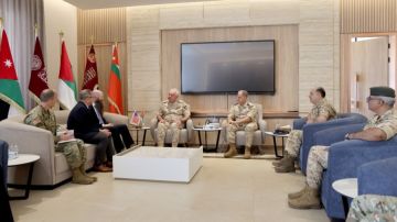 رئيس هيئة الأركان المشتركة يبحث التعاون العسكري مع القائم بأعمال نائب وزير الدفاع الأميركي