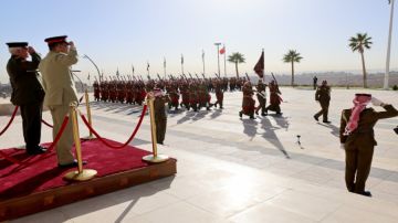 رئيس هيئة الأركان يبحث التعاون والتنسيق العسكري مع رئيس أركان القوات البرية الباكستانية رئيس هيئة الأركان يبحث التعاون والتنسيق العسكري مع رئيس أركان القوات البرية الباكستانية