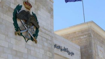 الأمن يدعو خريجي أكاديمية الأمير الحسين للحماية لتقديم طلبات التجنيد الأمن يدعو خريجي أكاديمية الأمير الحسين للحماية لتقديم طلبات التجنيد