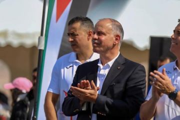 الأمير فيصل يرعى انطلاق بطولة آسيا للترايثلون الأمير فيصل يرعى انطلاق بطولة آسيا للترايثلون