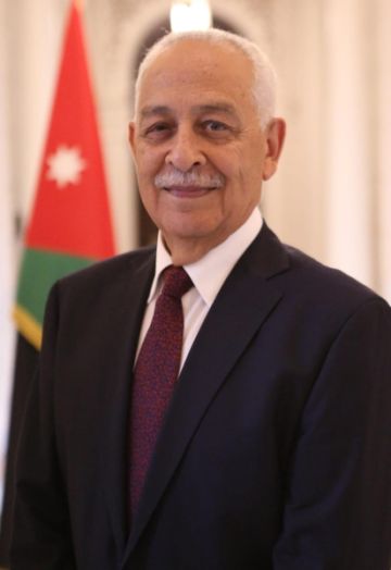 مندوبا عن الملك وولي العهد.. العيسوي يعزي آل العثمان مندوبا عن الملك وولي العهد.. العيسوي يعزي آل العثمان