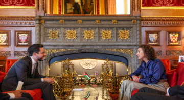 ولي العهد يؤكد على دعم الأونروا خلال لقائه برلمانية بريطانية