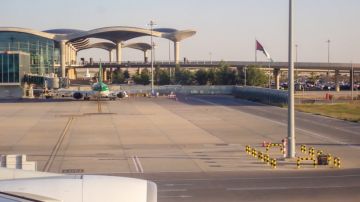 وزير النقل يشدد على تطوير مداخل ومخارج مطار الملكة علياء وتنظيم حركة المسافرين وزير النقل يشدد على تطوير مداخل ومخارج مطار الملكة علياء وتنظيم حركة المسافرين