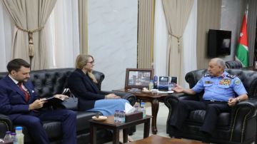 مدير الأمن العام يلتقي سفيرة جمهورية التشيك في عمان مدير الأمن العام يلتقي سفيرة جمهورية التشيك في عمان