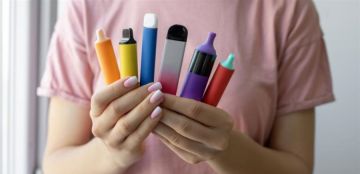 السجائر الإلكترونية تهدد جيل المراهقين السجائر الإلكترونية تهدد جيل المراهقين