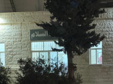 مطالبات بتدخل عاجل من وزير الأشغال: خطر مروري يهدد أهالي حي مسجد السلام على طريق البحر الميت .. فيديو مطالبات بتدخل عاجل من وزير الأشغال: خطر مروري يهدد أهالي حي مسجد السلام على طريق البحر الميت .. فيديو