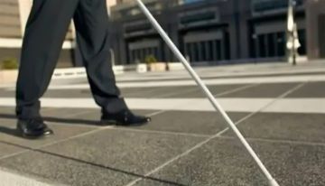 ممثل محترف.. رجل تظاهر بالعمى 50 عاما وجمع ثروة