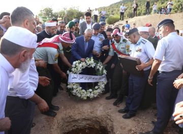 مندوبا عن الملك وولي العهد...العيسوي يشارك في تشييع جثمان قائد سلاح الجو الأسبق القضاة