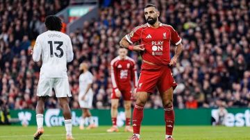 أسطورة يونايتد: صلاح سيواصل اللعب حتى عمر 52 عاما