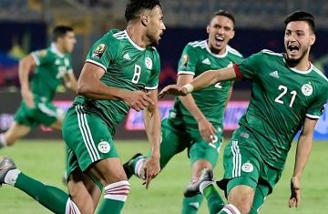 رئيس الجزائر يكرم محاربي الصحراء عقب التأهل إلى المونديال