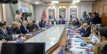 العمل النيابية تناقش ظاهرة انتشار الكلاب الضالة وأبو رمان يقترح تعويضا بقيمة 5000 دينار للاصابات العمل النيابية تناقش ظاهرة انتشار الكلاب الضالة وأبو رمان يقترح تعويضا بقيمة 5000 دينار للاصابات