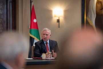 الملك يبحث أبرز تطورات المنطقة في اتصالين مع أمير قطر والرئيس الإماراتي