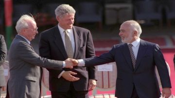حين ضرب الملك حسين على رأسه بعد أن وصلته أخبار اتفاق أوسلو عاجل حين ضرب الملك حسين على رأسه بعد أن وصلته أخبار اتفاق أوسلو عاجل
