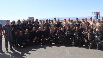 المفتش العام يتفقد مجموعة الضفادع البشرية ويشيد بجاهزيتها العالية في تنفيذ المهام البحرية