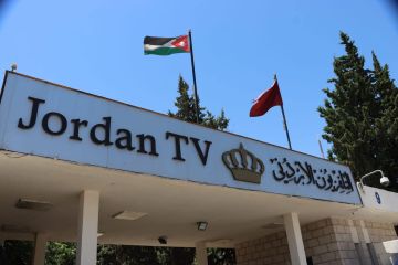 موظفو الإذاعة والتلفزيون يطالبون الجهات المعنية بمعالجة تفاوت الحقوق والرواتب .. تفاصيل موظفو الإذاعة والتلفزيون يطالبون الجهات المعنية بمعالجة تفاوت الحقوق والرواتب .. تفاصيل