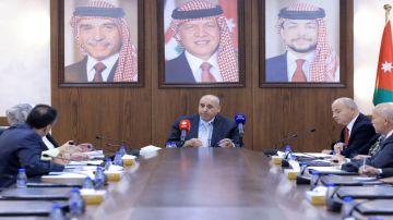 القاضي يلتقي رؤساء الكتل ويترأس أول اجتماع للمكتب الدائم القاضي يلتقي رؤساء الكتل ويترأس أول اجتماع للمكتب الدائم